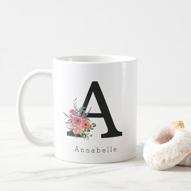 Taza De Café Cuidada Floral Boho Rosa Rosa Monograma (Con donut)