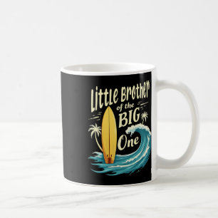 Taza De Café Cumpleaños del pequeño hermano surfista del grande