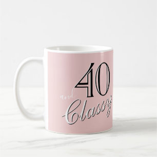 Taza De Café Cumpleaños elegante con escritura en rosa delicado