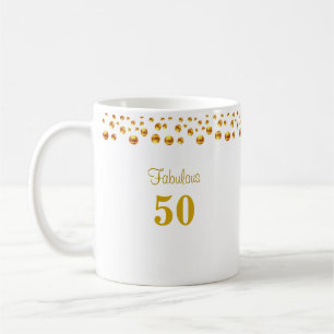 Taza De Café Cumpleaños Fabuloso 50 y Confeti Dorado sobre Blan