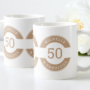 Taza De Café Cumpleaños moderno marrón 50 y fabuloso nombre de