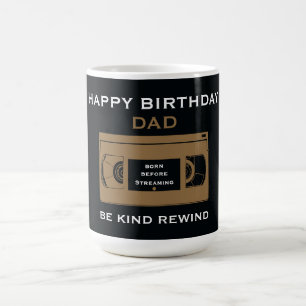 Taza De Café Cumpleaños Nostálgico Sobre La Colina
