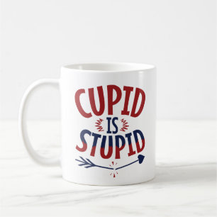 Taza De Café Cupido es estúpido anti Día de San Valentín