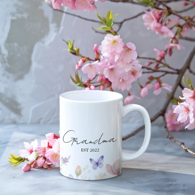 Taza De Café Custom Grandma Est. Year -  Flower and Butterfly  (Subido por el creador)