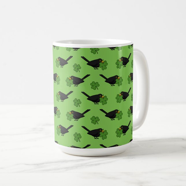 Taza De Café Cute Blackbird con Shamrock Clover Personalizado (Anverso derecho)