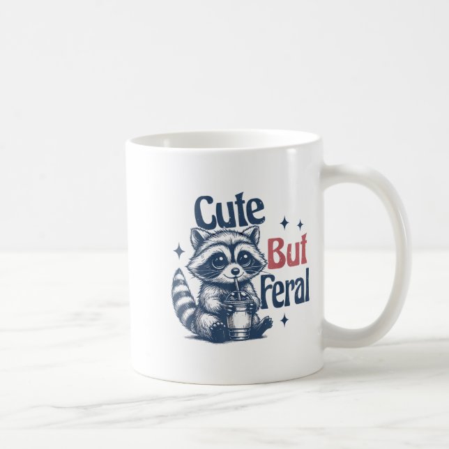 Taza De Café Cute But Feral Raccoon Drinking Boba Toddler Vinta (Derecha)