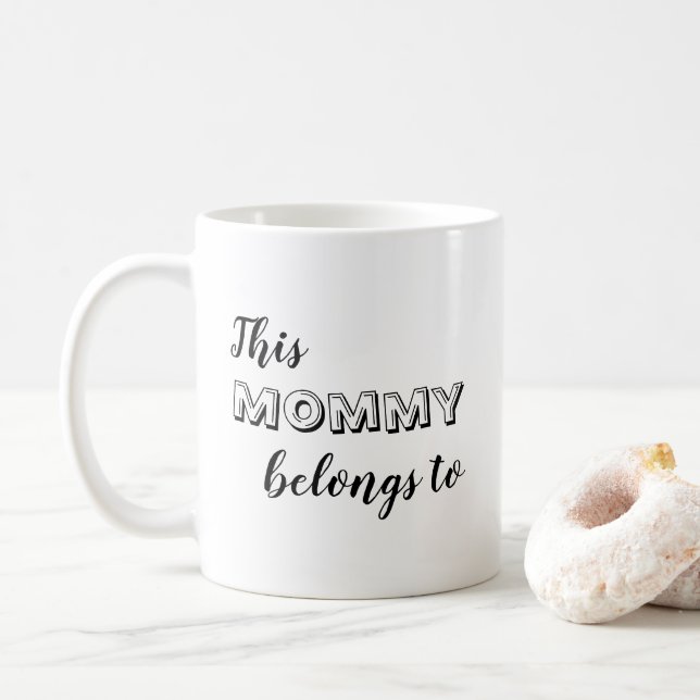Taza De Café Cute esta mamá pertenece a... Personalizado (Con donut)