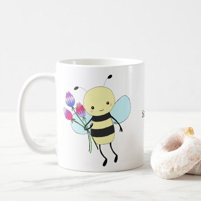 Taza De Café Cute Honey Bee Holding Flowers Custom Name (Con donut)
