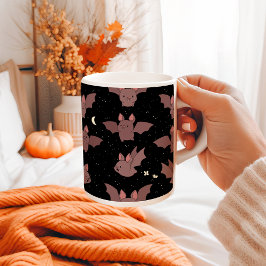 Taza De Café Cute murciélagos morados de Halloween en el cielo