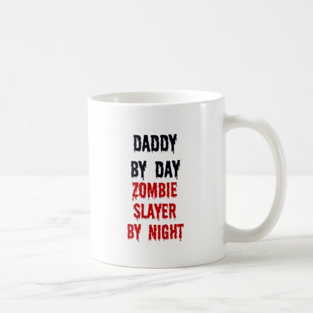 Taza De Café Daddy By Day Zombie Slayer Por Noche (Derecha)