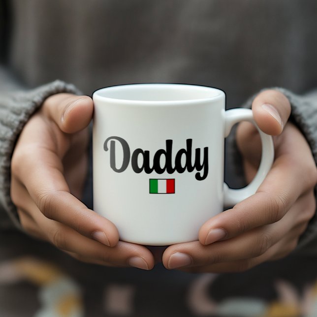 Taza De Café Daddy Italian Flag Mug (Man holding white mug with Daddy and Italian flag. Gift for dad or dad-to-be.)