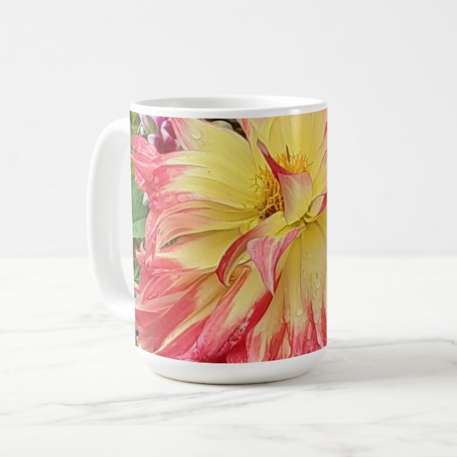 Taza De Café Dahlia rosa y amarilla (Anverso izquierdo)