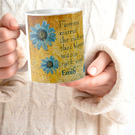 Taza De Café Daisias azules secas en citas de flores de superfi