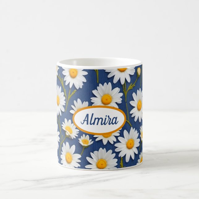 Taza De Café Daisies blancos en inglés sobre azul (Centro)