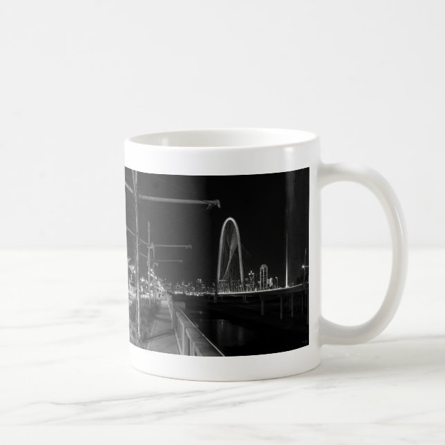 Taza De Café Dallas Evening Walk Grayscale Coffee Mug (Derecha)