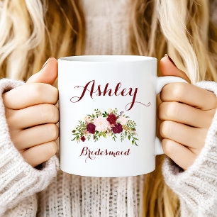 Taza De Café Dama de honor floral rosa Marsala personalizada