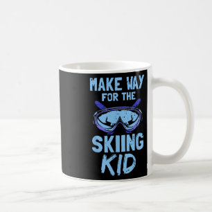 Taza De Café Dar Camino A Las Pistas De Esquí Infantil