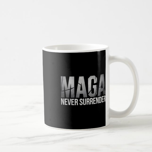 Taza De Café Dark Mega Trump 2024 Mega Never Surrender  (Derecha)