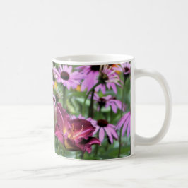 Taza De Café Daylilies y Echinacea del ciruelo