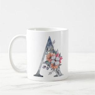 Taza de café de acuarela azul con monograma A flor