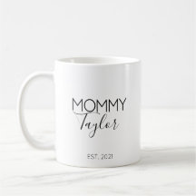 Taza de café de anuncio de embarazo con nombre de