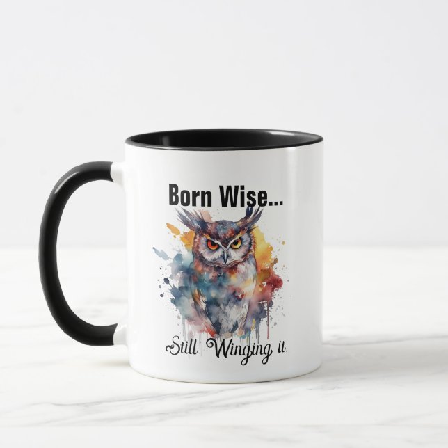 Taza de café de búho Nacido Sabio Aún Improvisando (Izquierda)