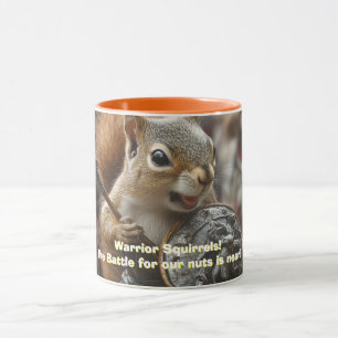 Taza de café de dos tonos de ardillas guerreras