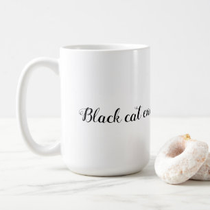 Taza de café de energía de gato negro