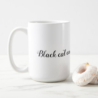 Taza de café de energía de gato negro