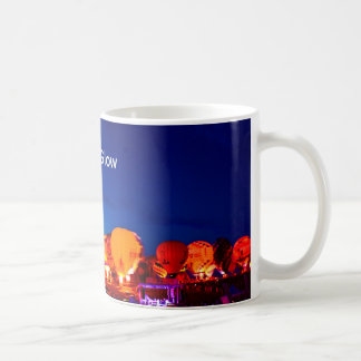 Taza de café de globo de brillo nocturno