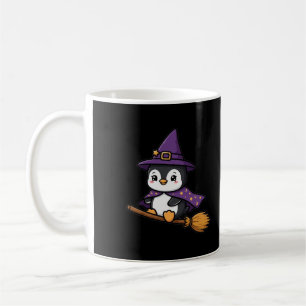 Taza de café de Halloween del pingüino de escoba