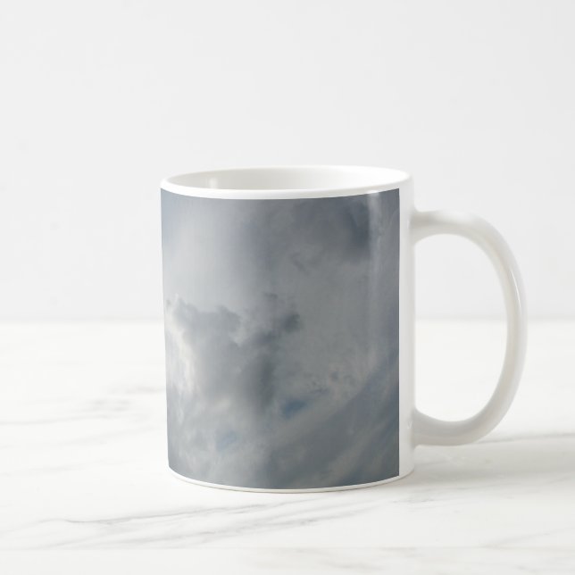 Taza de café de hermosas nubes blancas esponjosas (Derecha)