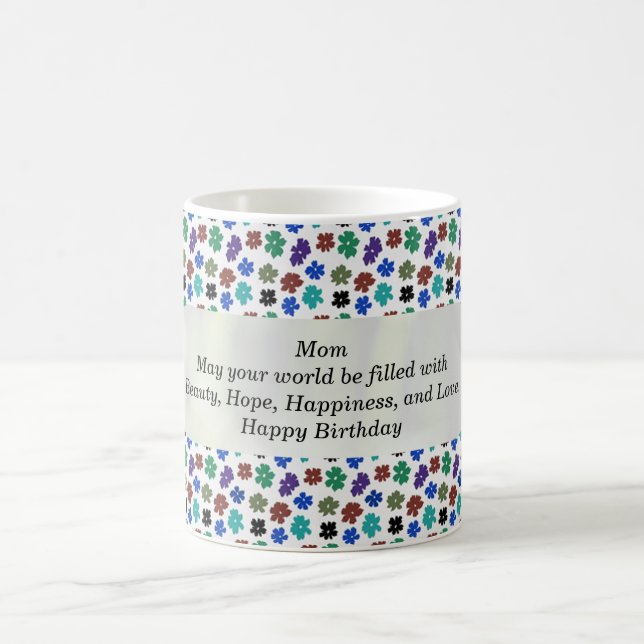Taza de café de la mamá del feliz cumpleaños (Centro)