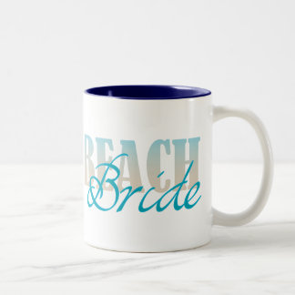 Taza de café de la novia de la playa