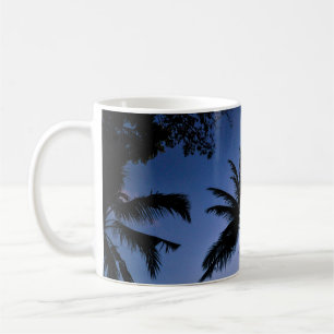 Taza de café de la playa de destino
