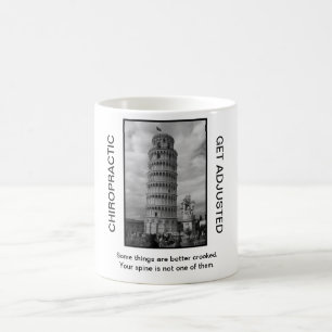 Taza de café de la quiropráctica - torre inclina