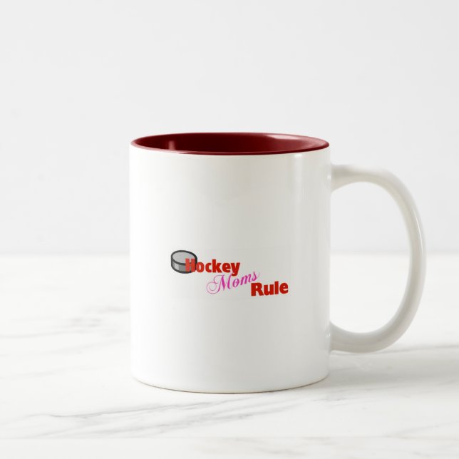 Taza de café de la regla de las mamáes del hockey (Derecha)
