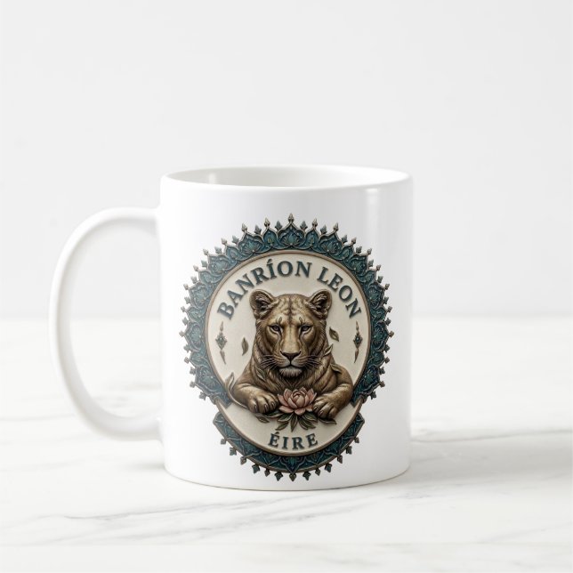 Taza de café de la Reina León. Irlanda (Izquierda)