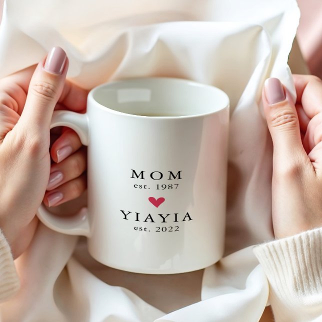 Taza de café de Mamá Moderna | Yiayia Año de Est. (Subido por el creador)