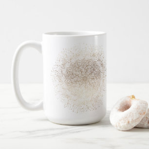 Taza de café de Navidad con copo de nieve dorado