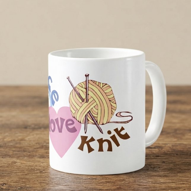 Taza de café de punto de amor y paz (Peace love knit coffee mug.)