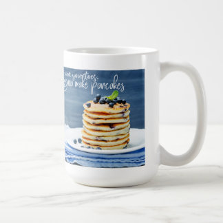 Taza de café de tortitas de arándanos