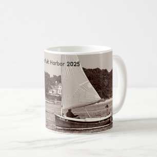 Taza de café de verano en catboat, puerto de Cotui
