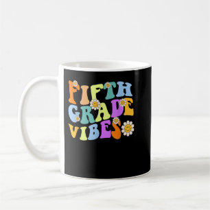 Taza De Café De Vuelta A La Escuela De Quinto Grado Vibes De Qu