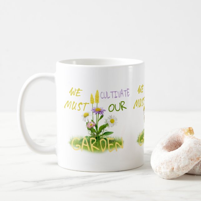 Taza De Café Debemos cultivar nuestro jardín (Con donut)