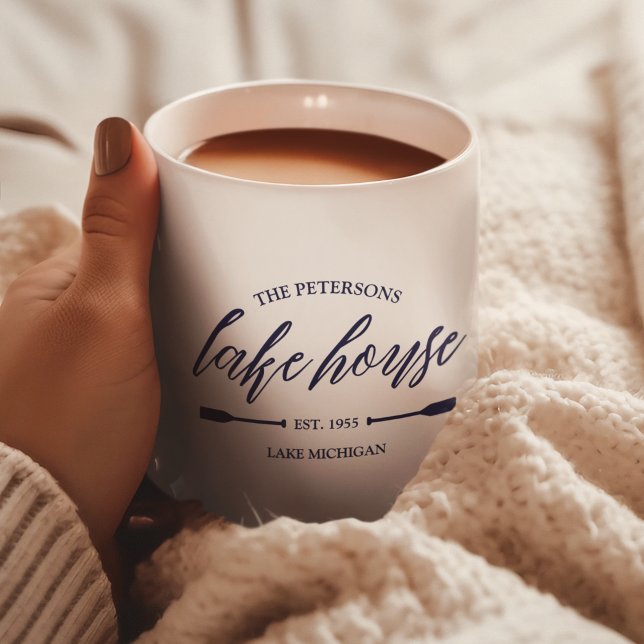 Taza De Café Decoración Personalizado Náutica de la casa de la  (Lake House Family Name Vacation Rental Custom Decor Nautical Coastal Oar Navy Script Unique Rustic)
