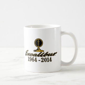 Taza de café del aniversario de Excalibur 50.o 2