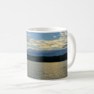 Taza de café del atardecer azul del lago de los Oz