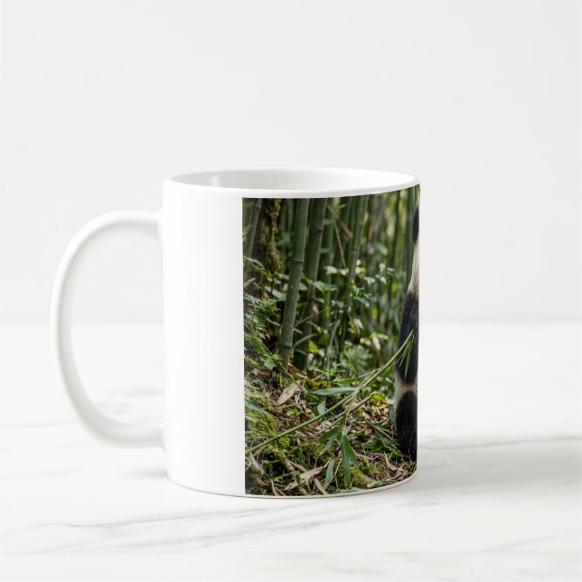 Taza de café del bebé panda comiendo bambú (Izquierda)