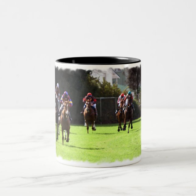 Taza de café del campo de la carrera de caballos (Centro)